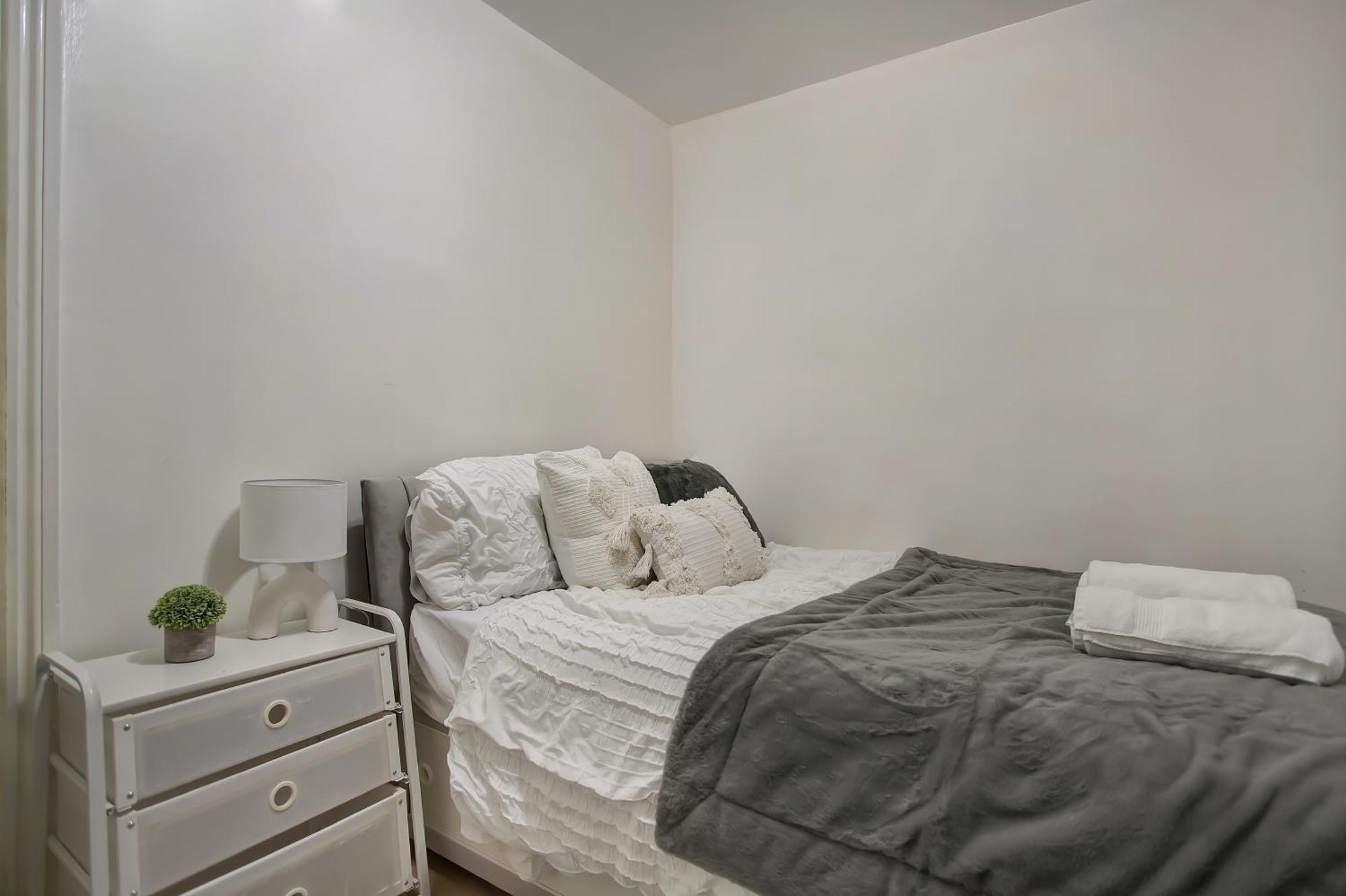 Cozy 3-bed House Near Lcy & Excel Ideal For Groups & Families * London