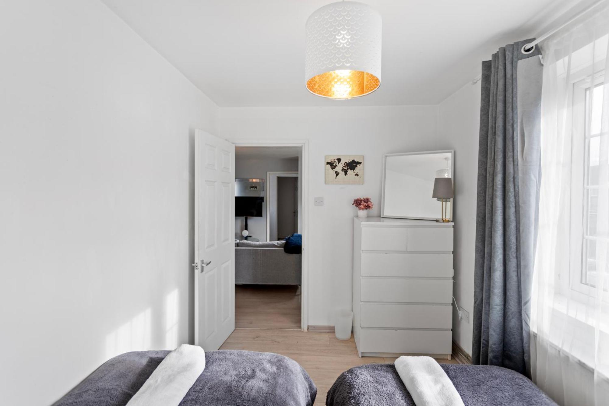 Cozy 3-bed House Near Lcy & Excel Ideal For Groups & Families * London