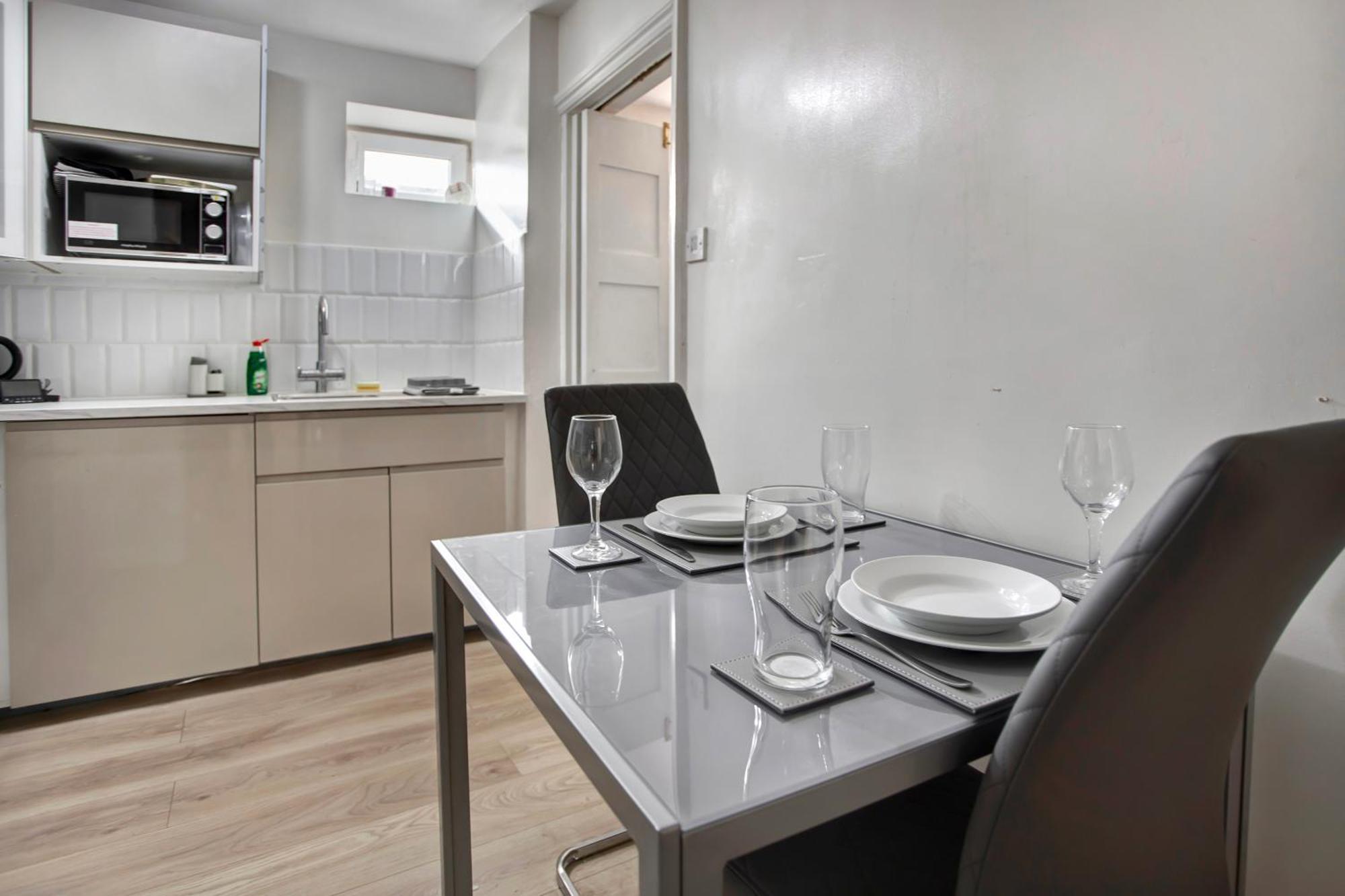 Cozy 3-bed House Near Lcy & Excel Ideal For Groups & Families Casa vacanze Londra